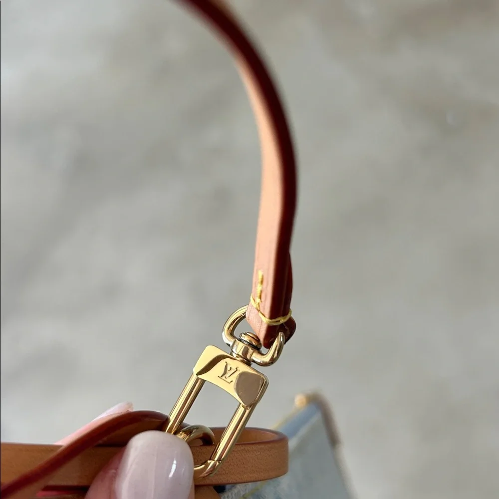 🦄 Limited Edition Louis Vuitton Denim Pouch/Wristlet